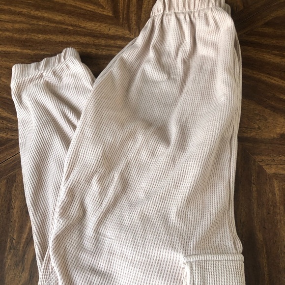 PrettyLittle Thing Tan Cargo Joggers!! - Picture 3 of 5